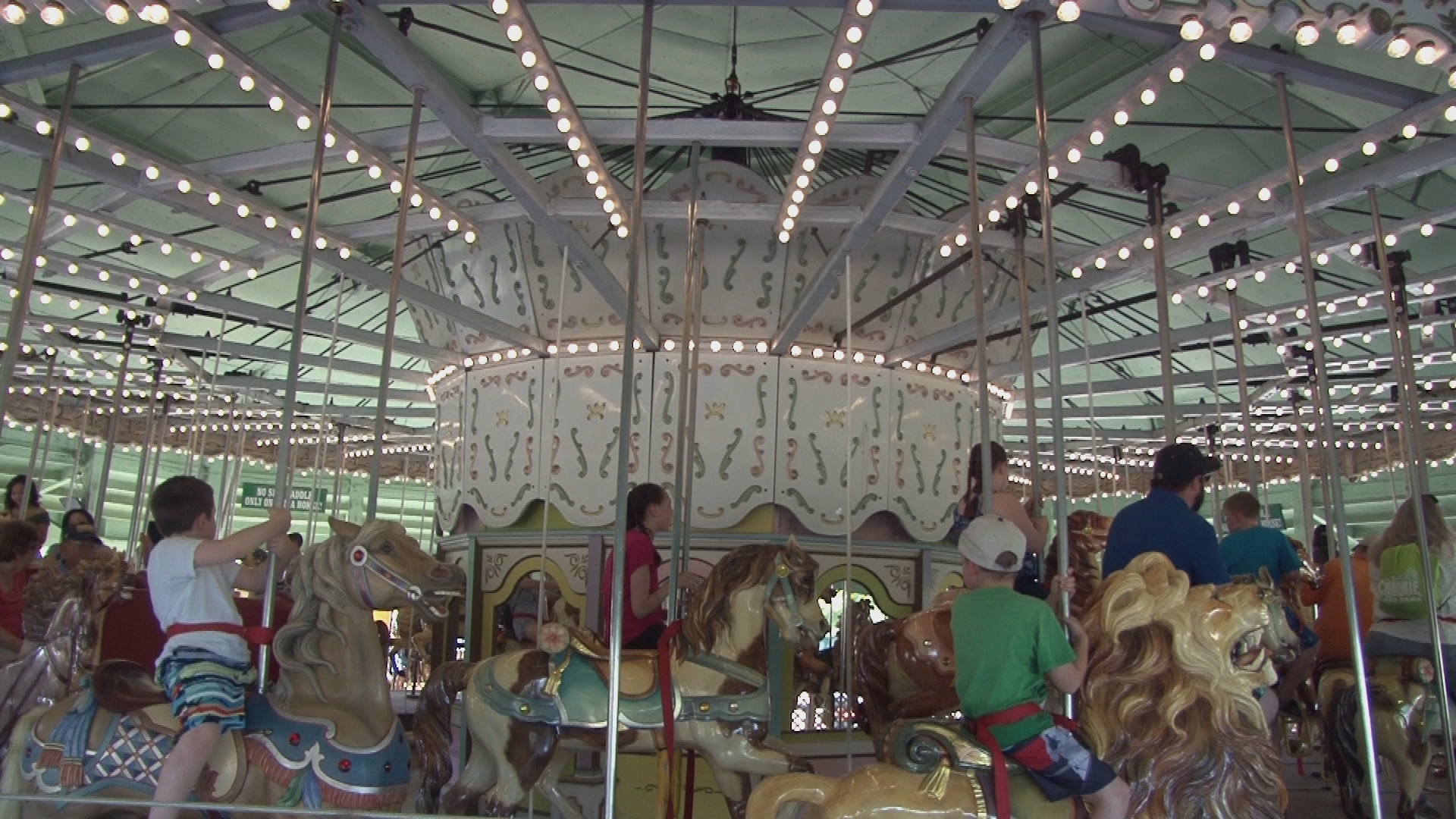 CanobiePark2019: Twisted Circus & Castaway Island - Around Town